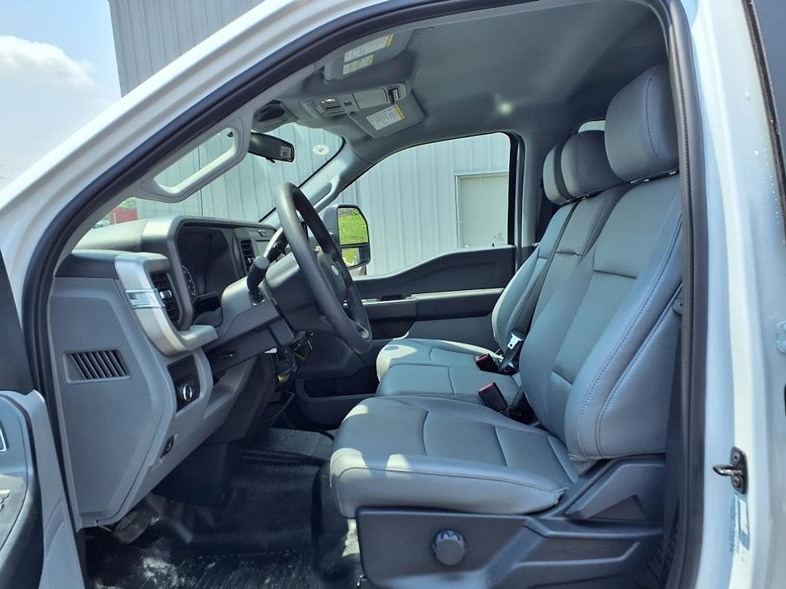 2025 Ford F-350 Super Duty Chassis Cab XL - Photo 13