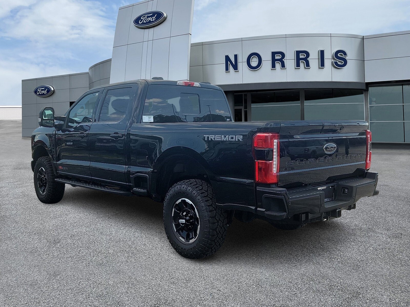 2025 Ford F-350 Lariat photo 2