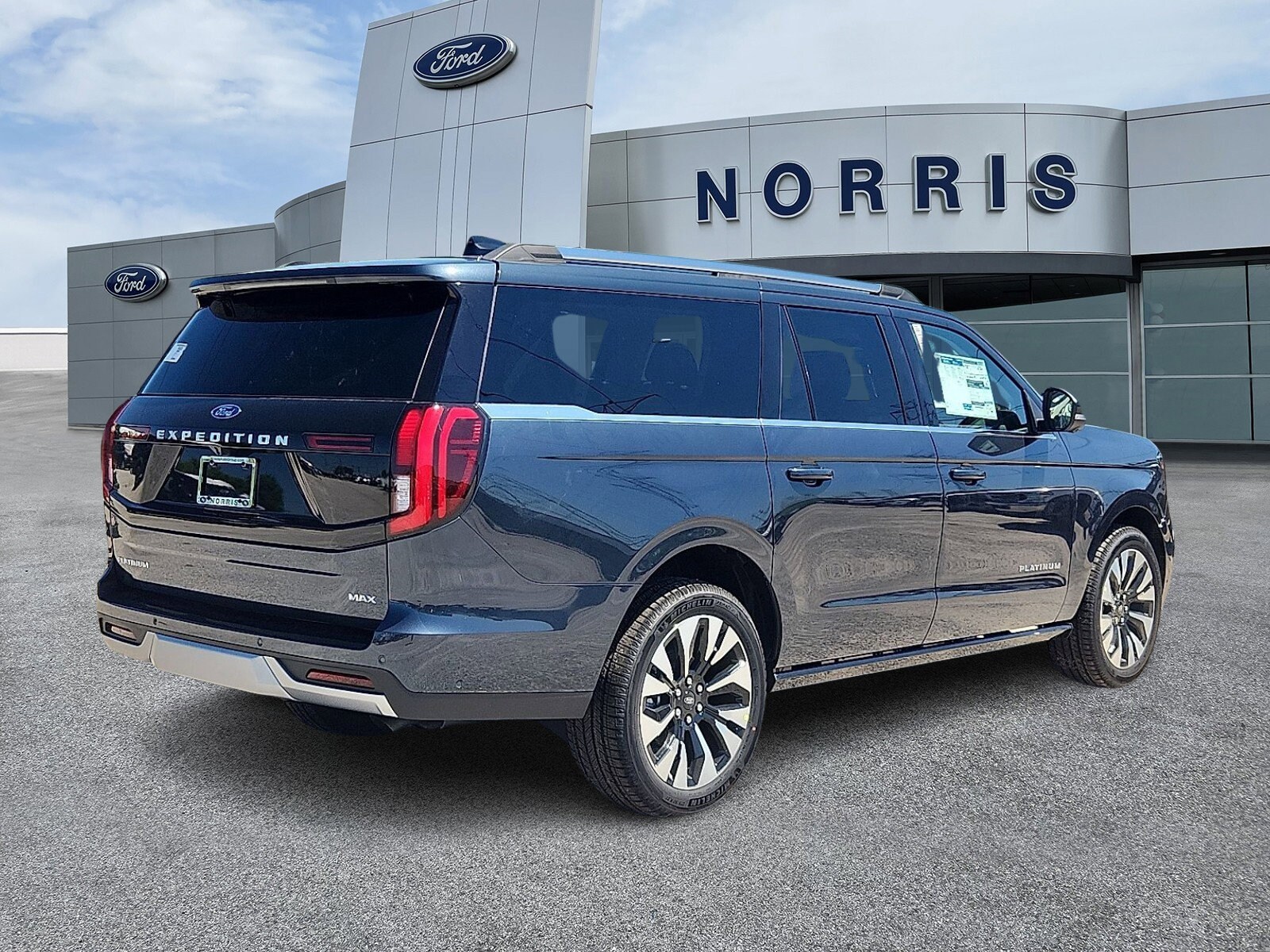 2025 Ford Expedition MAX Platinum photo 2