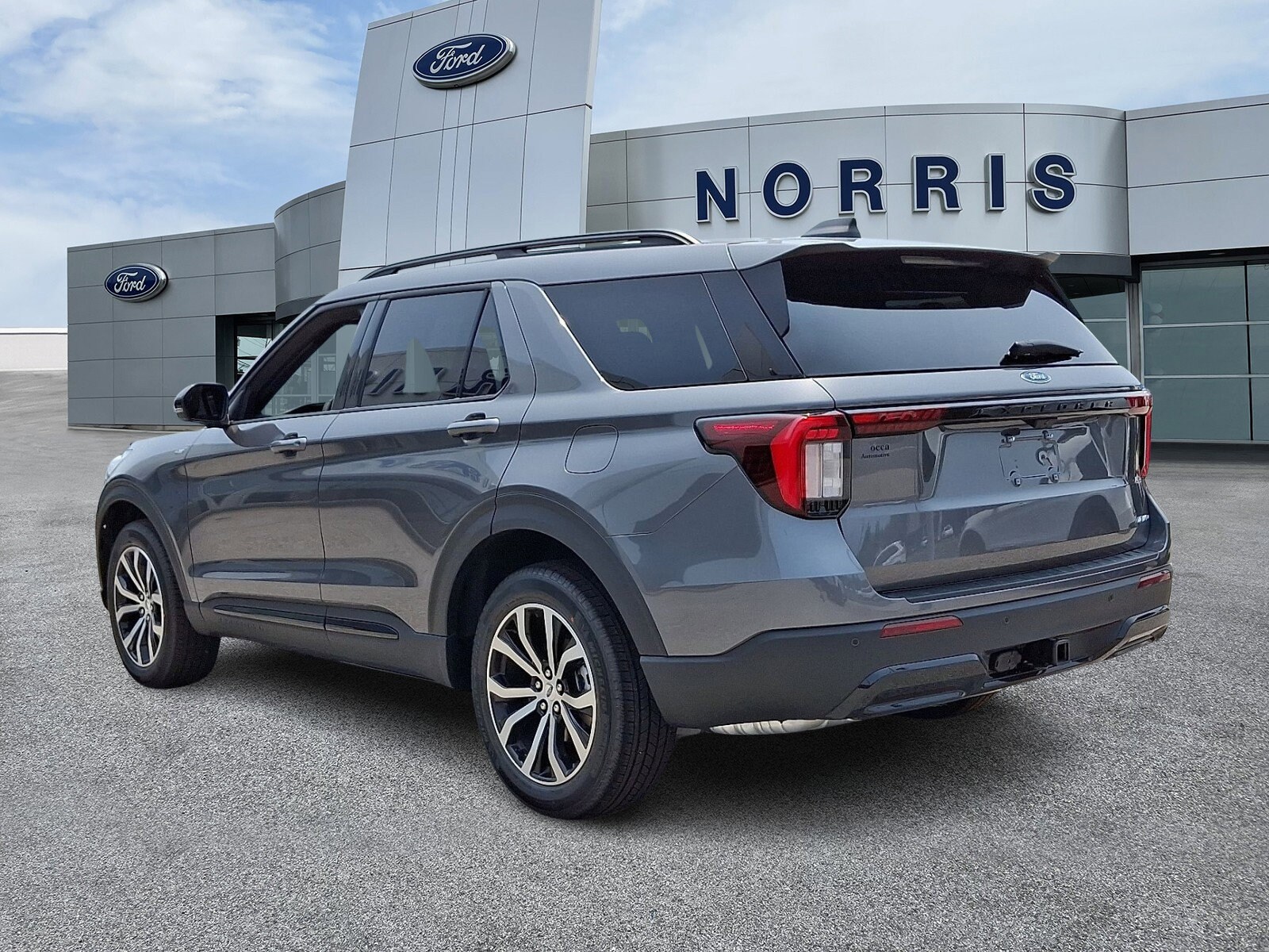 2025 Ford Explorer ST-Line photo 3