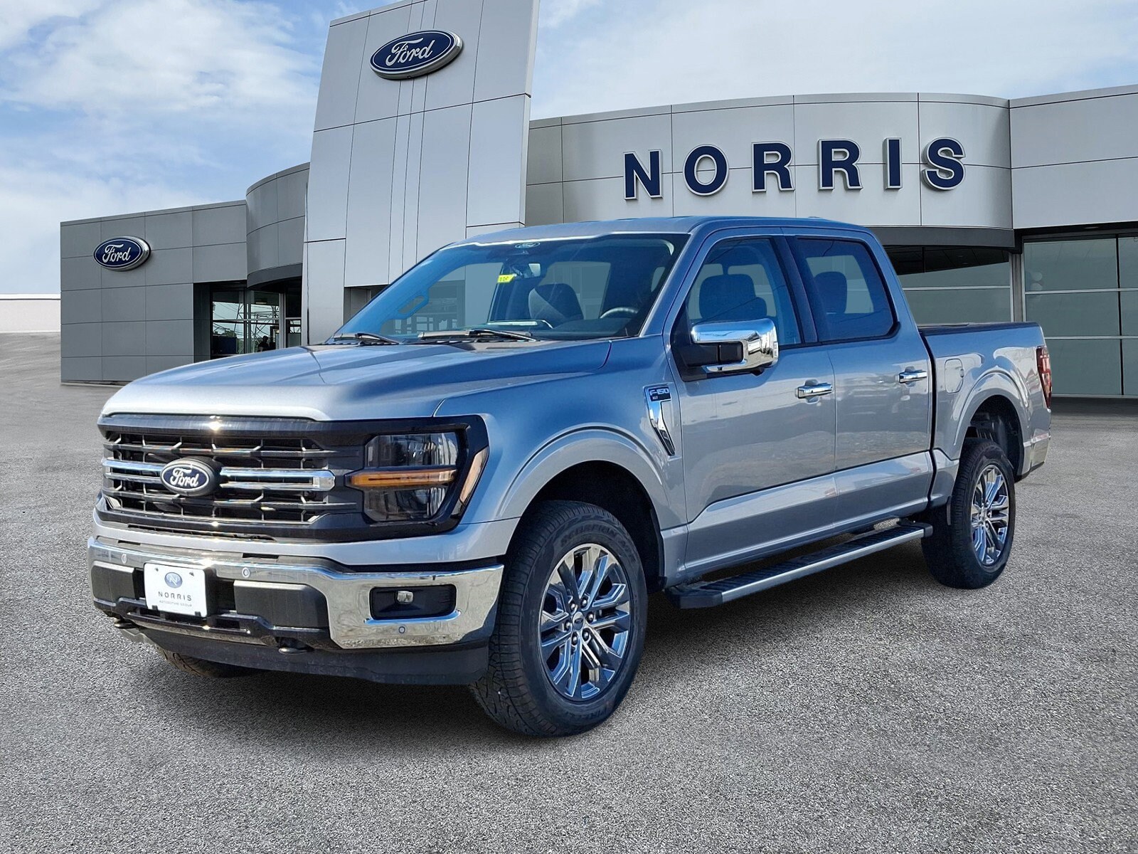 2025 Ford F-150 XLT photo 2