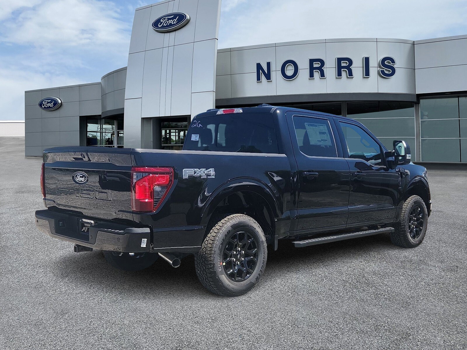2025 Ford F-150 XLT photo 3