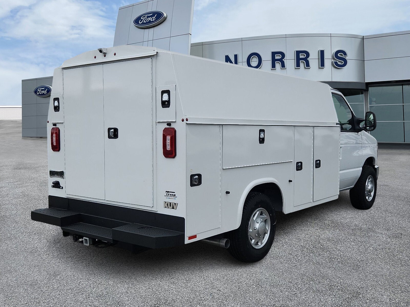 2025 Ford E-350 Base photo 4