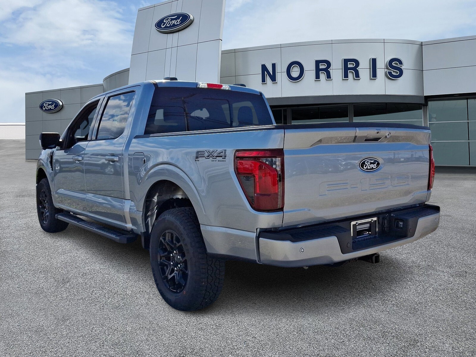 2025 Ford F-150 XLT photo 2