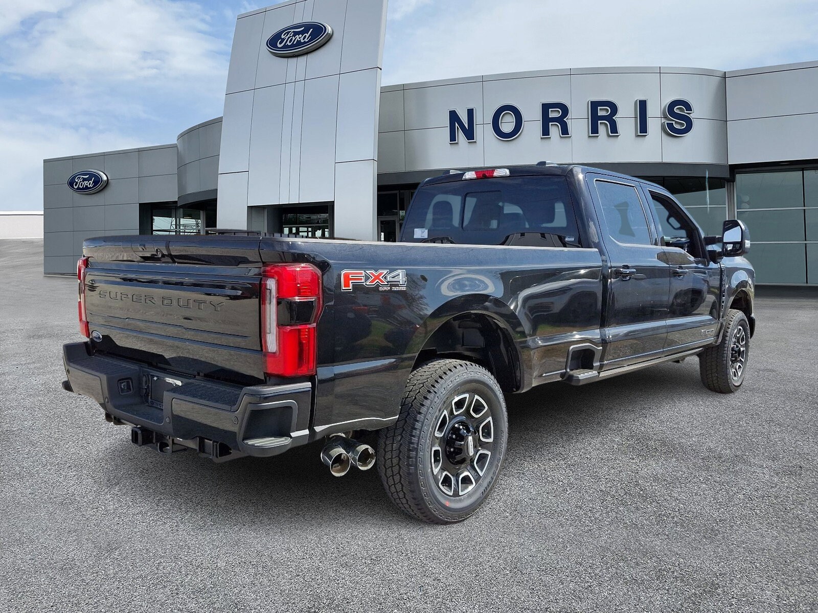 2025 Ford F-350 Platinum photo 4
