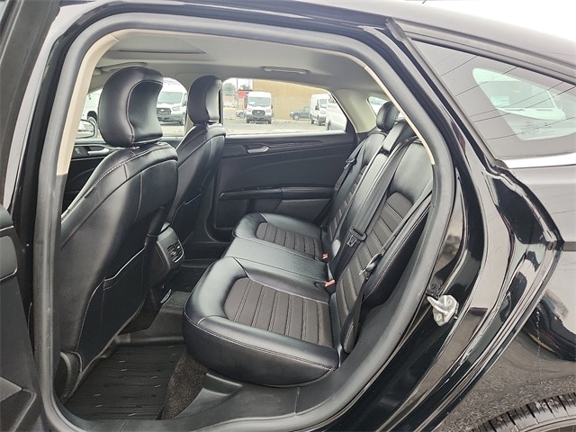 2018 Ford Fusion SE photo 2