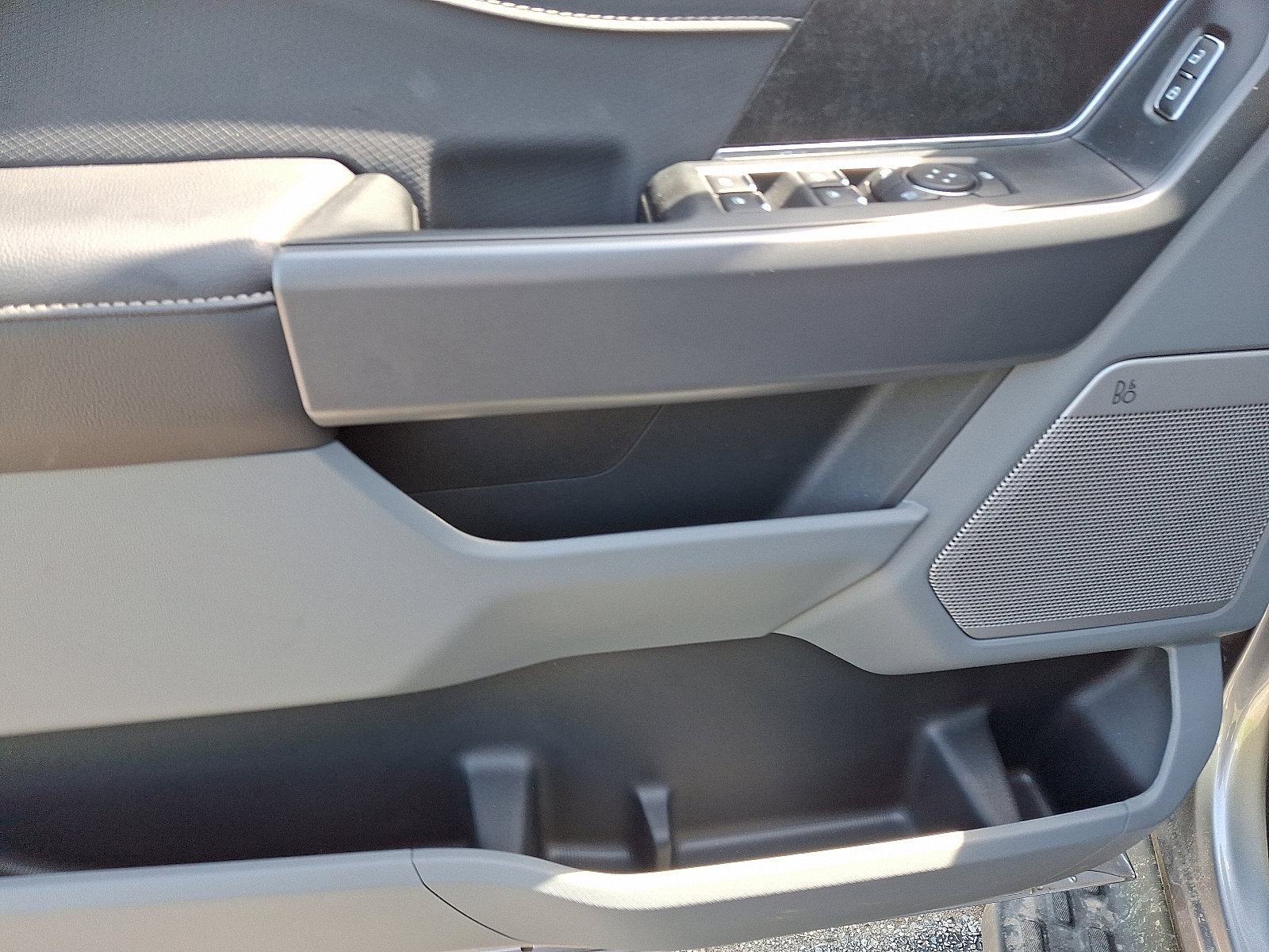 2025 Ford F-150 Lightning Flash - Photo 8