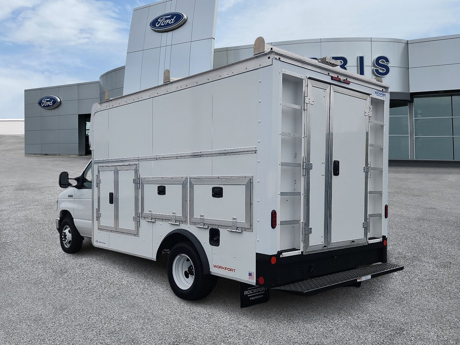 2026 Ford E-Series Cutaway Base
