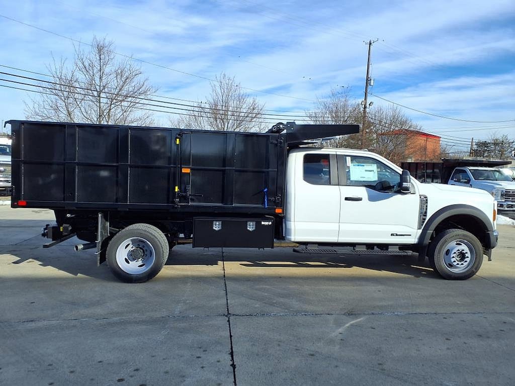 2024 Ford F-550 photo 2