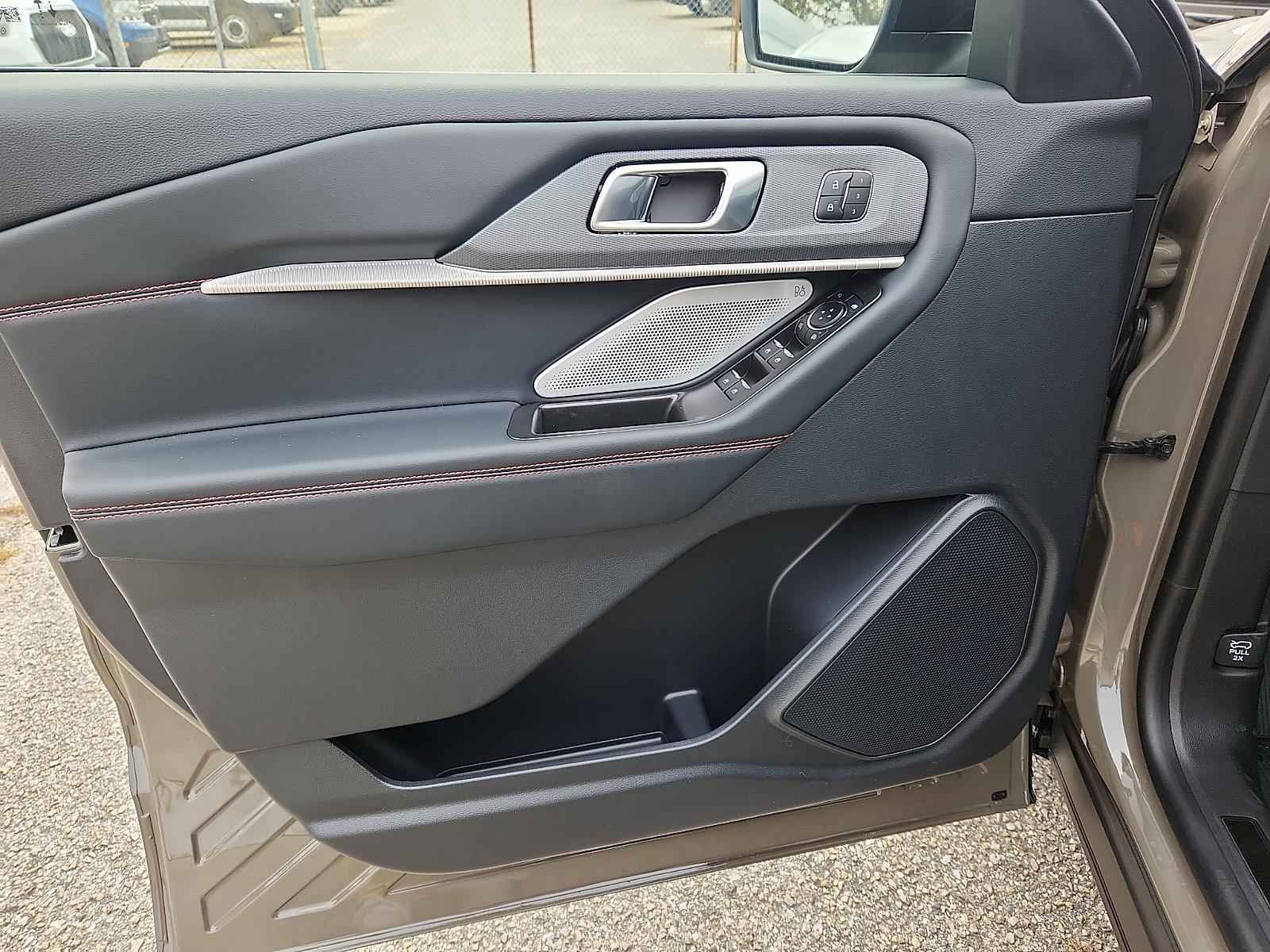 2026 Ford Explorer ST - Photo 8