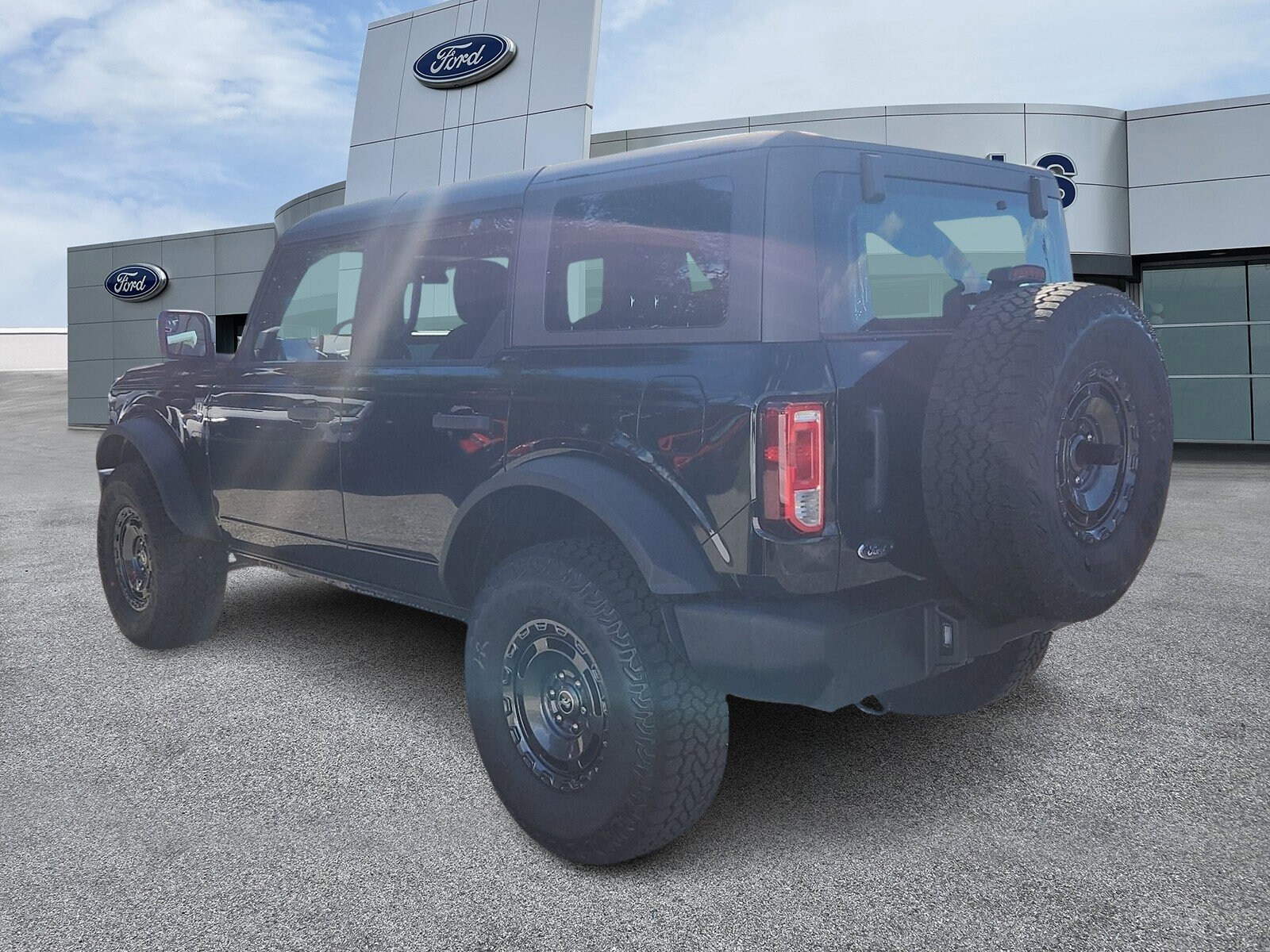 2025 Ford Bronco Base photo 3