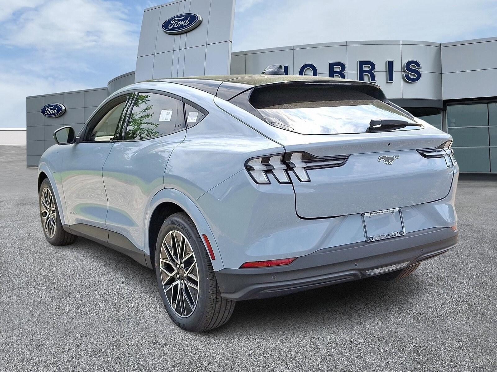 2025 Ford Mustang Mach-E Premium photo 2