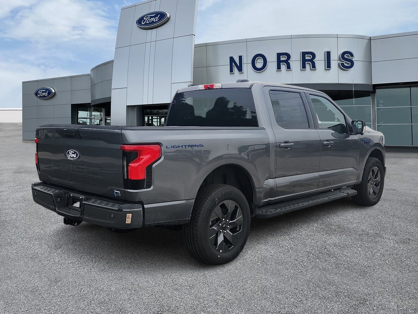 2025 Ford F-150 Lightning photo 2