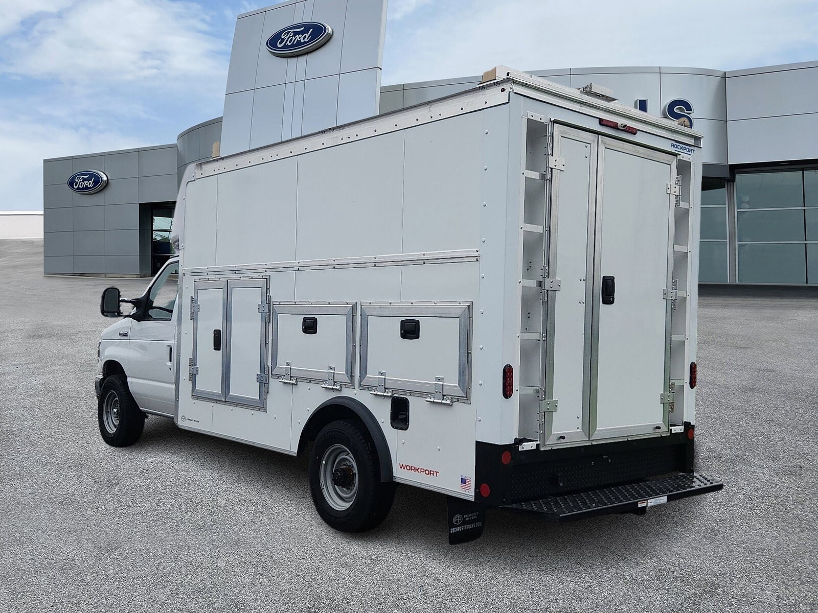 2026 Ford E-350 Base photo 2