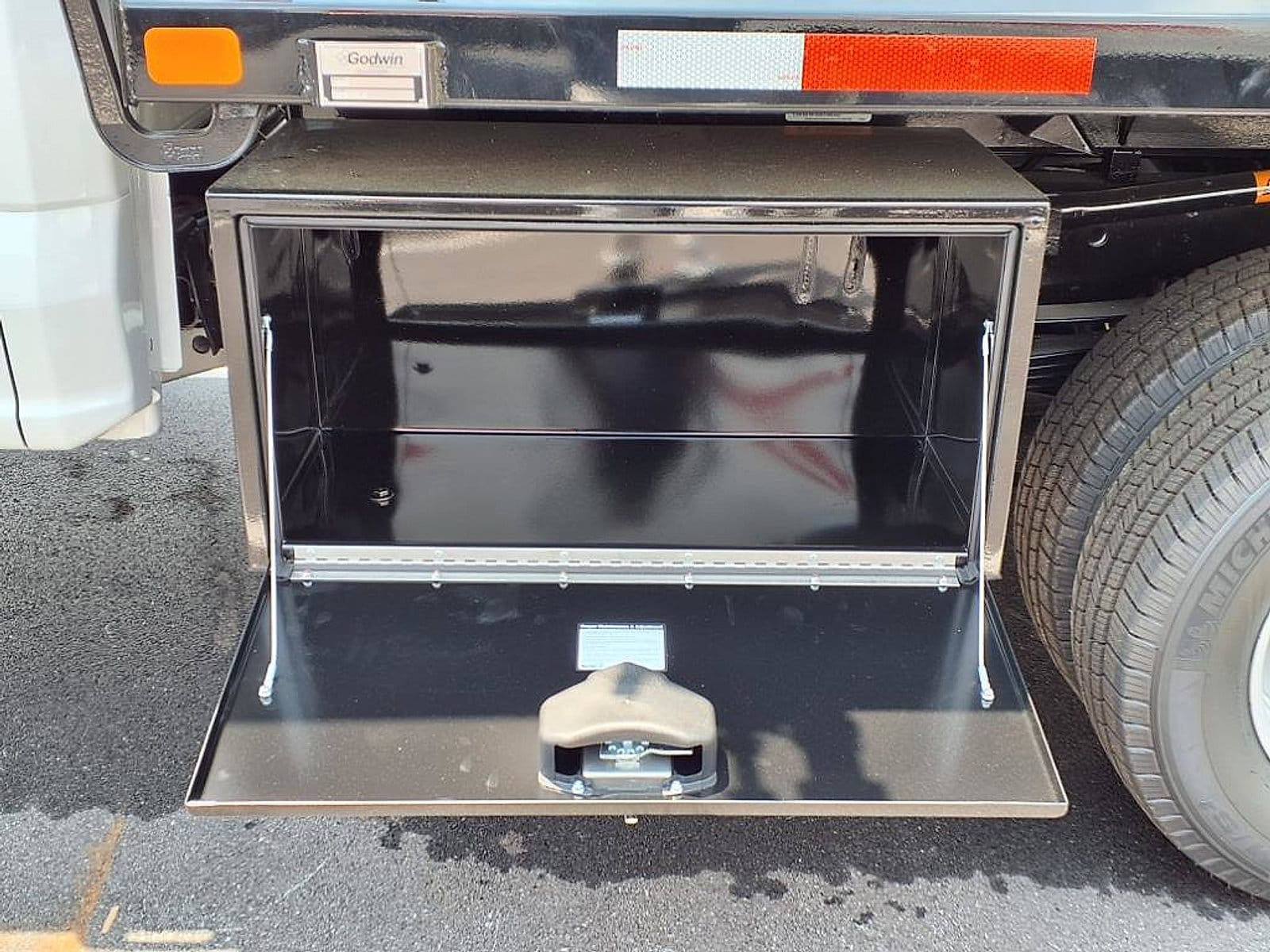 2025 Ford F-350 Super Duty Chassis Cab XL - Photo 9