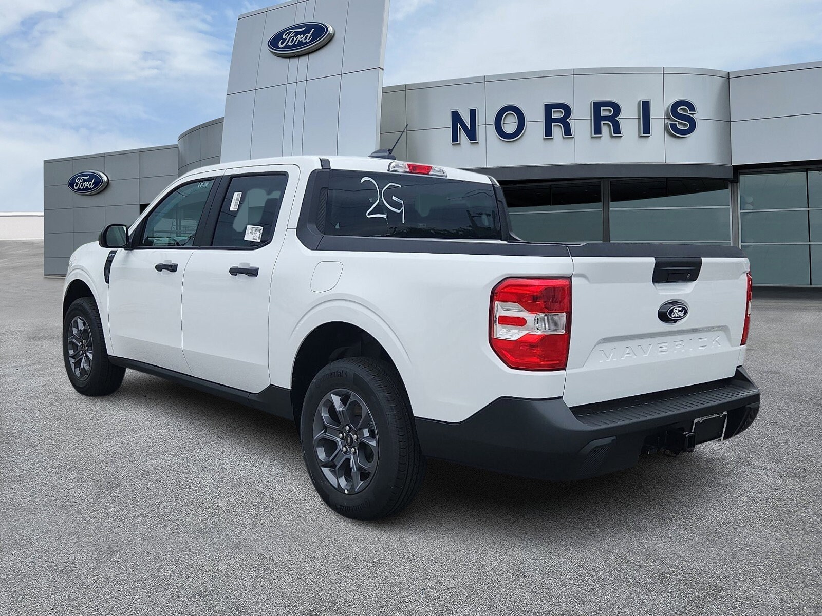 2025 Ford Maverick XLT photo 2