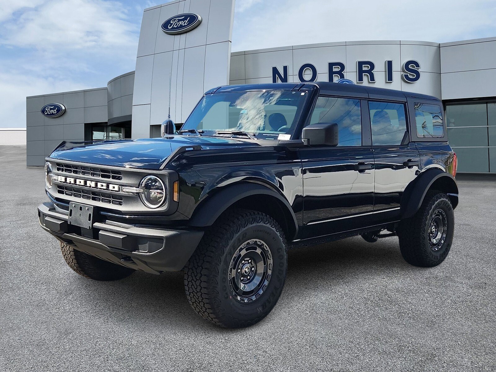2025 Ford Bronco Base photo 2