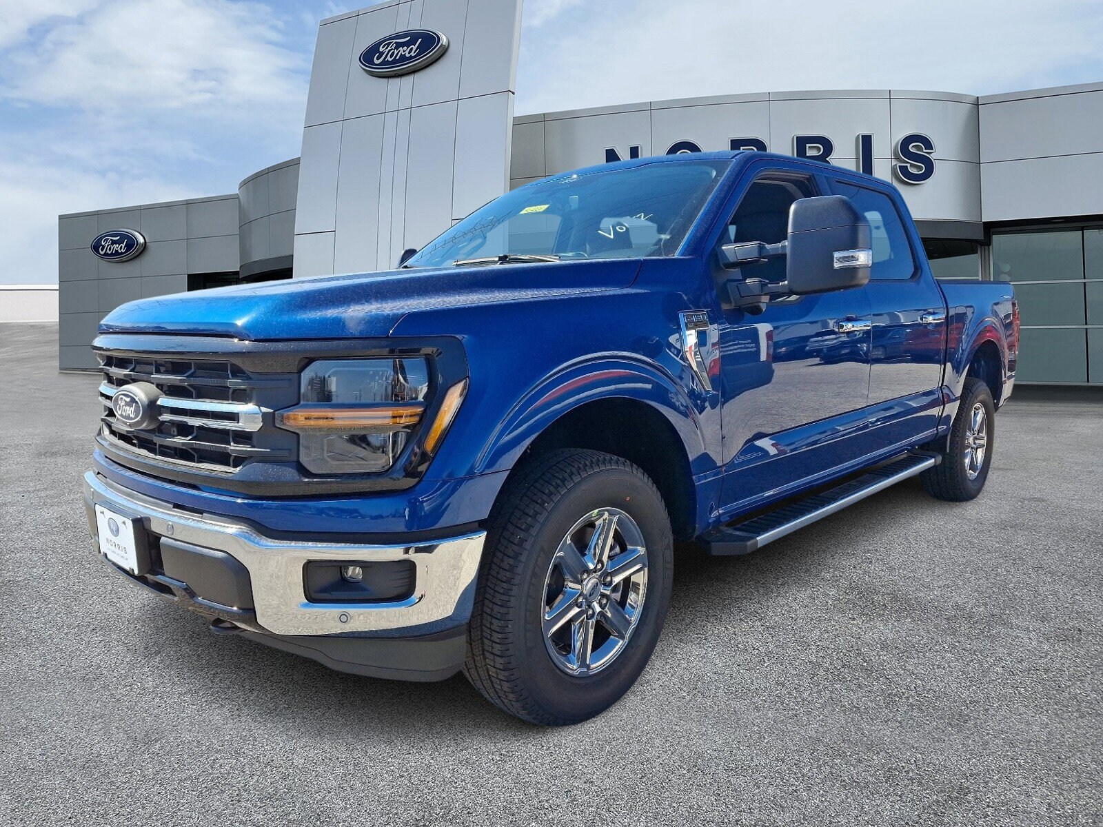 2025 Ford F-150 XLT photo 2