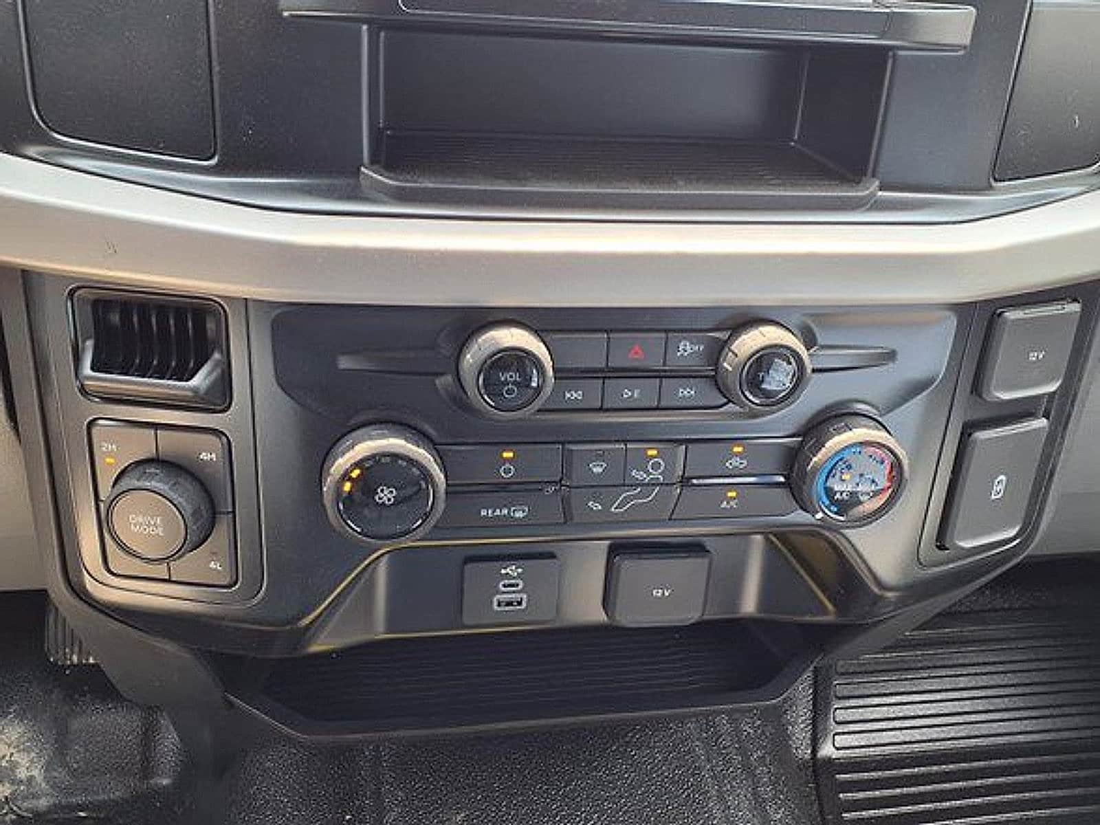 2025 Ford F-350 Super Duty Chassis Cab XL - Photo 19