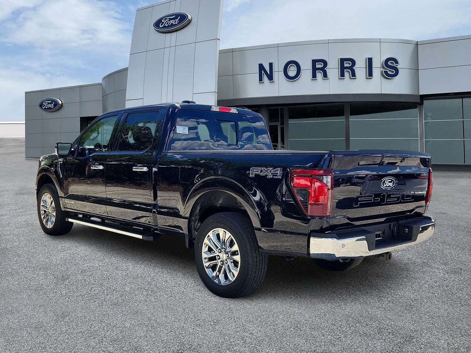 2025 Ford F-150 XLT photo 2