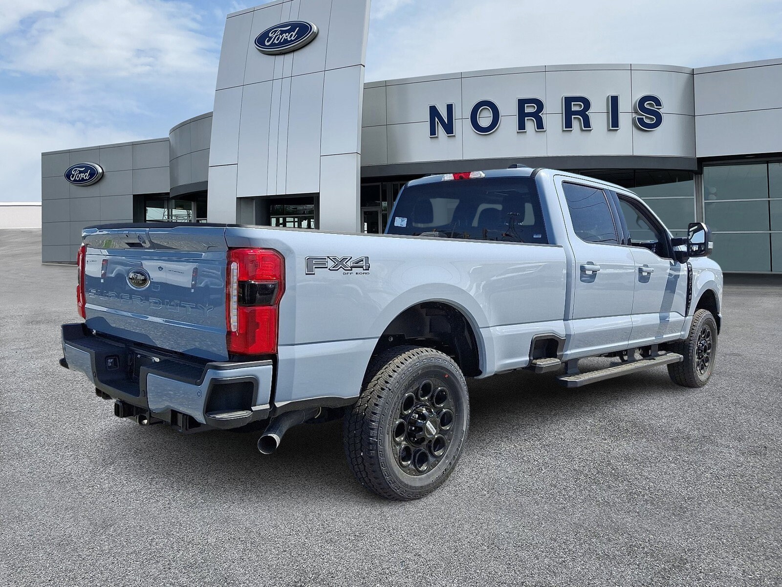 2025 Ford F-350 Lariat photo 3