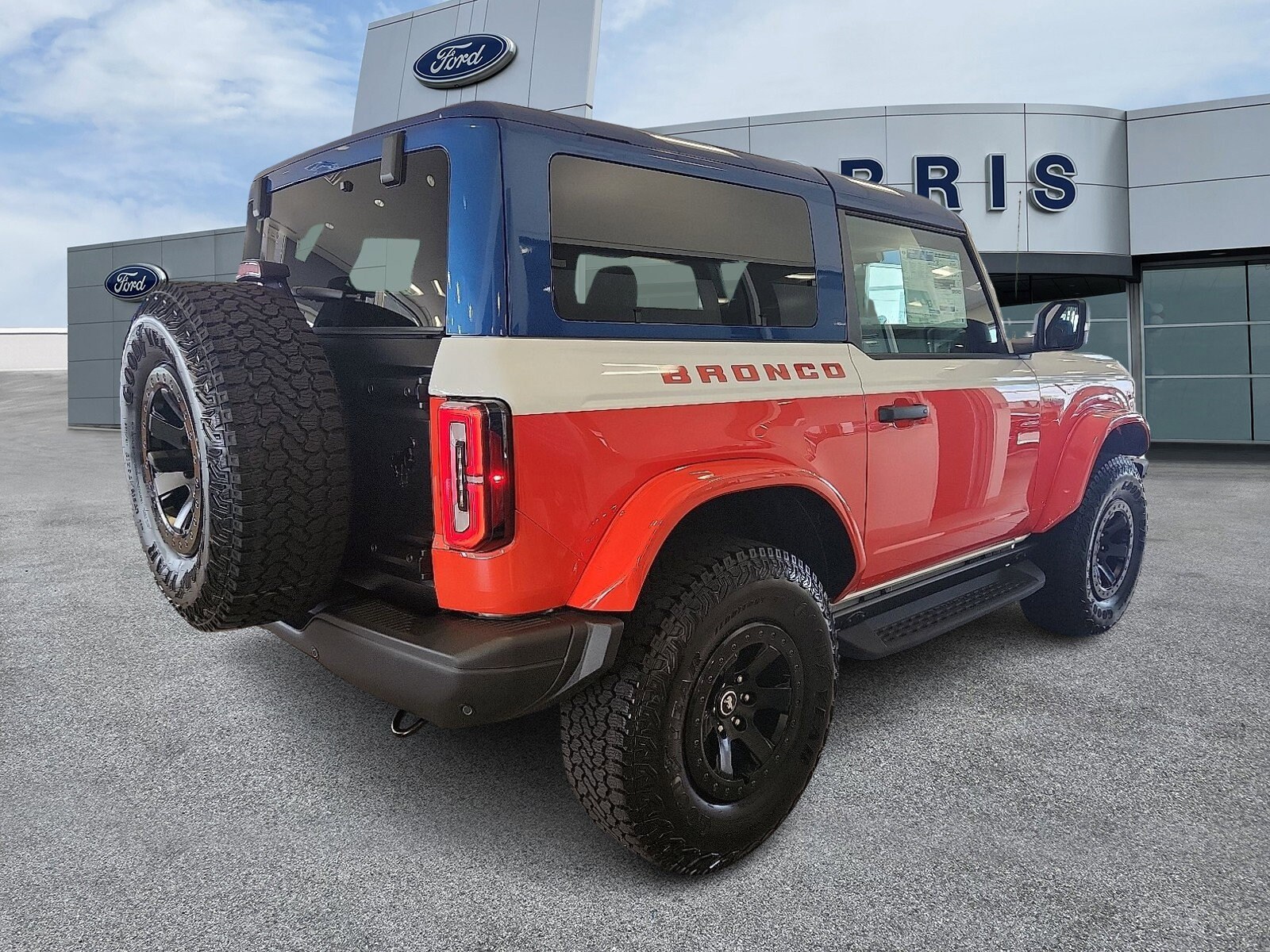 2025 Ford Bronco First Edition photo 3