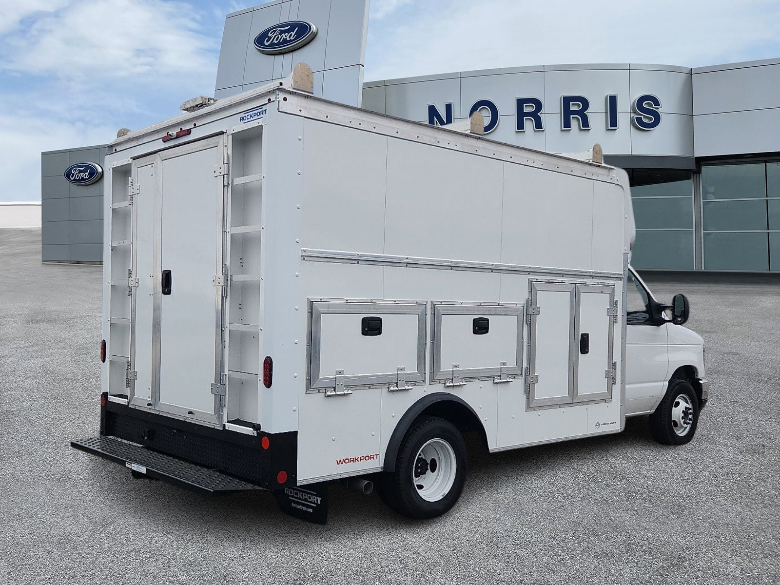 2026 Ford E-Series Cutaway Base
