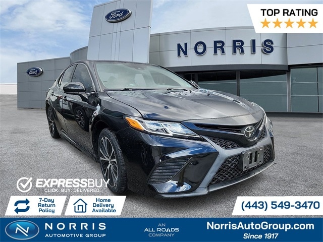 2020 Toyota Camry SE's photo