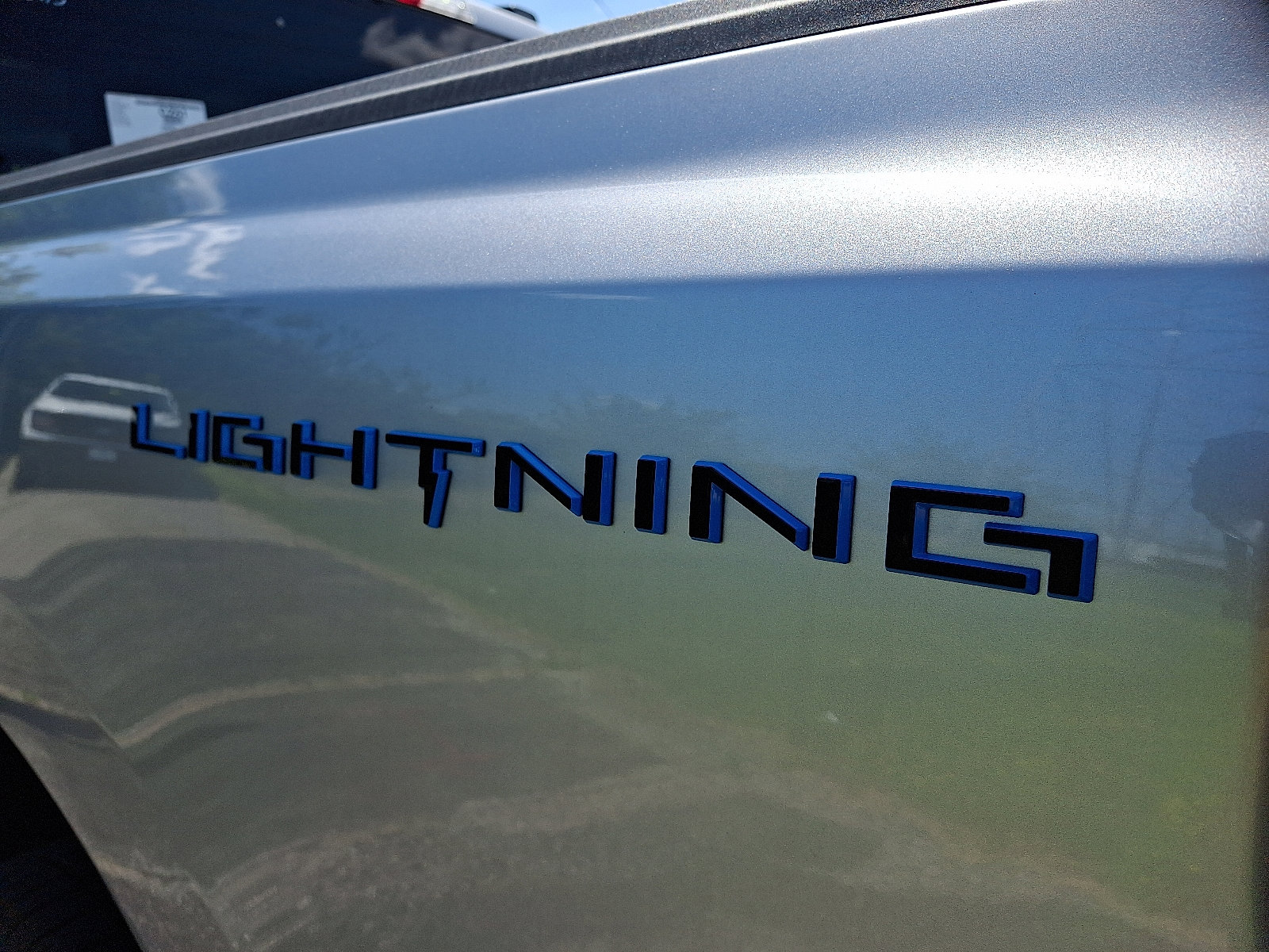 2025 Ford F-150 Lightning Flash - Photo 19