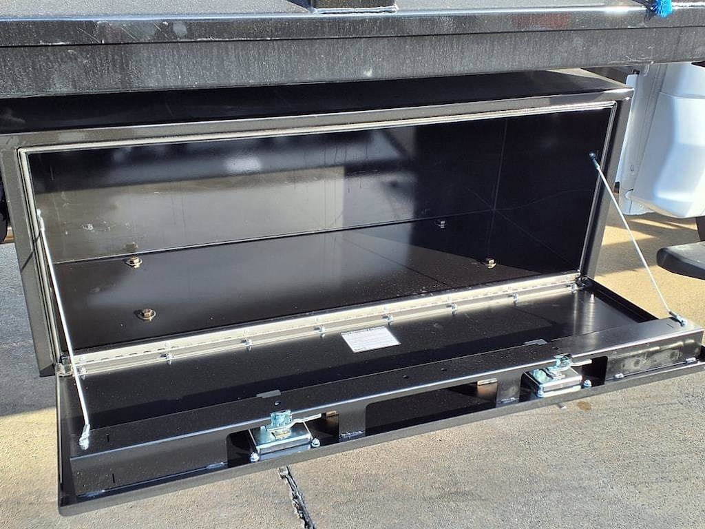 2024 Ford F-550 photo 3