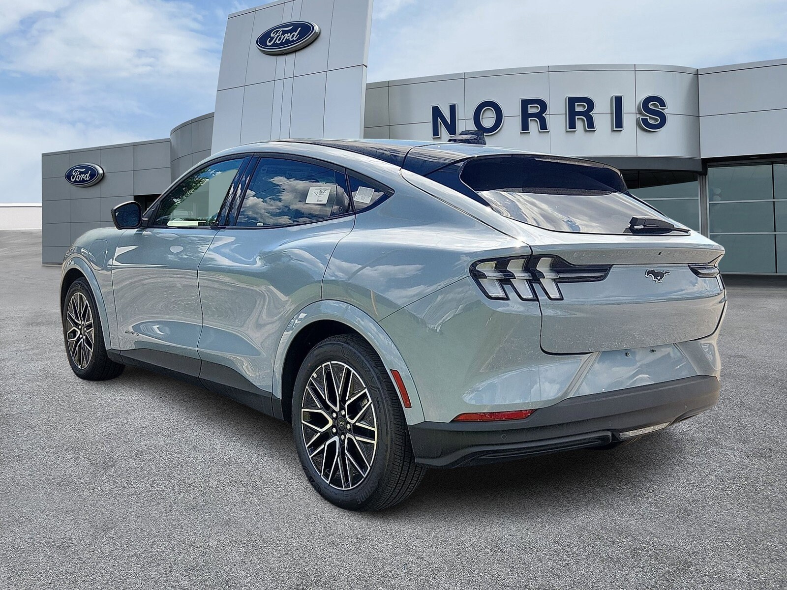 2025 Ford Mustang Mach-E Premium photo 2