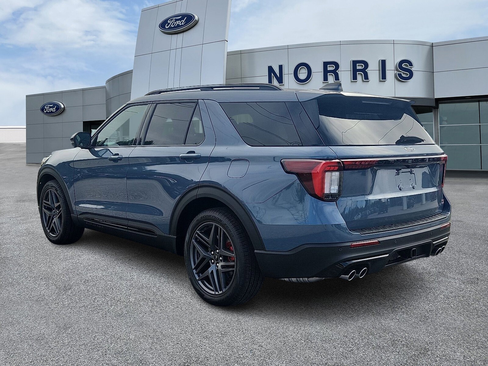 2025 Ford Explorer ST photo 2