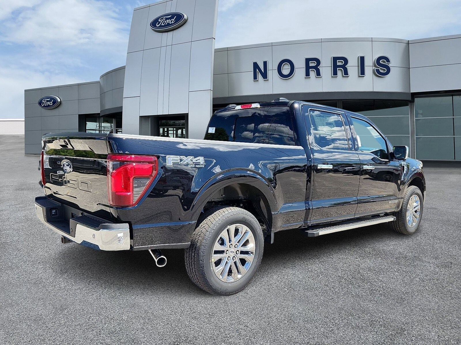 2025 Ford F-150 XLT photo 3