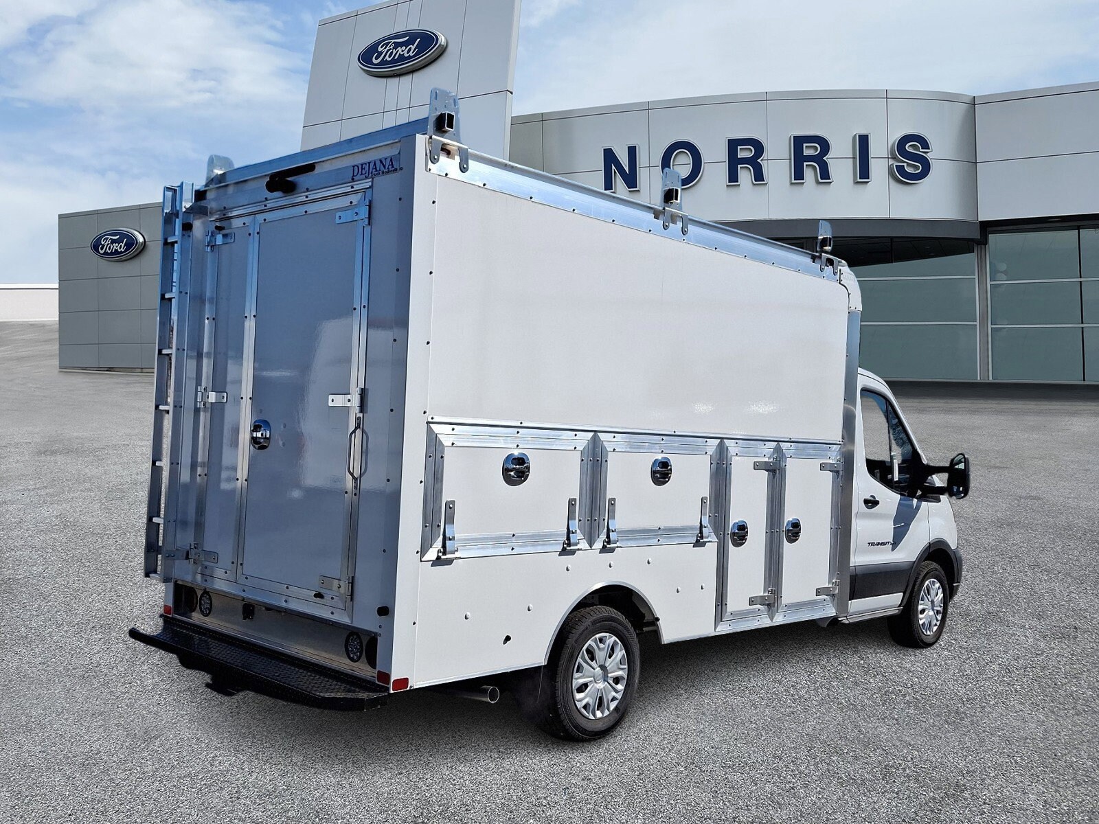 2024 Ford Transit Cutaway photo 4