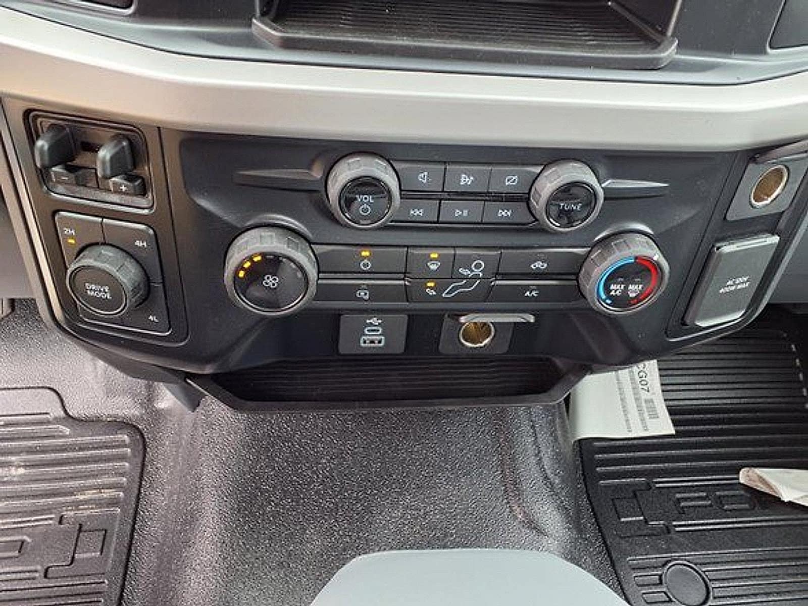 2024 Ford F-450 Super Duty Chassis Cab XL - Photo 13