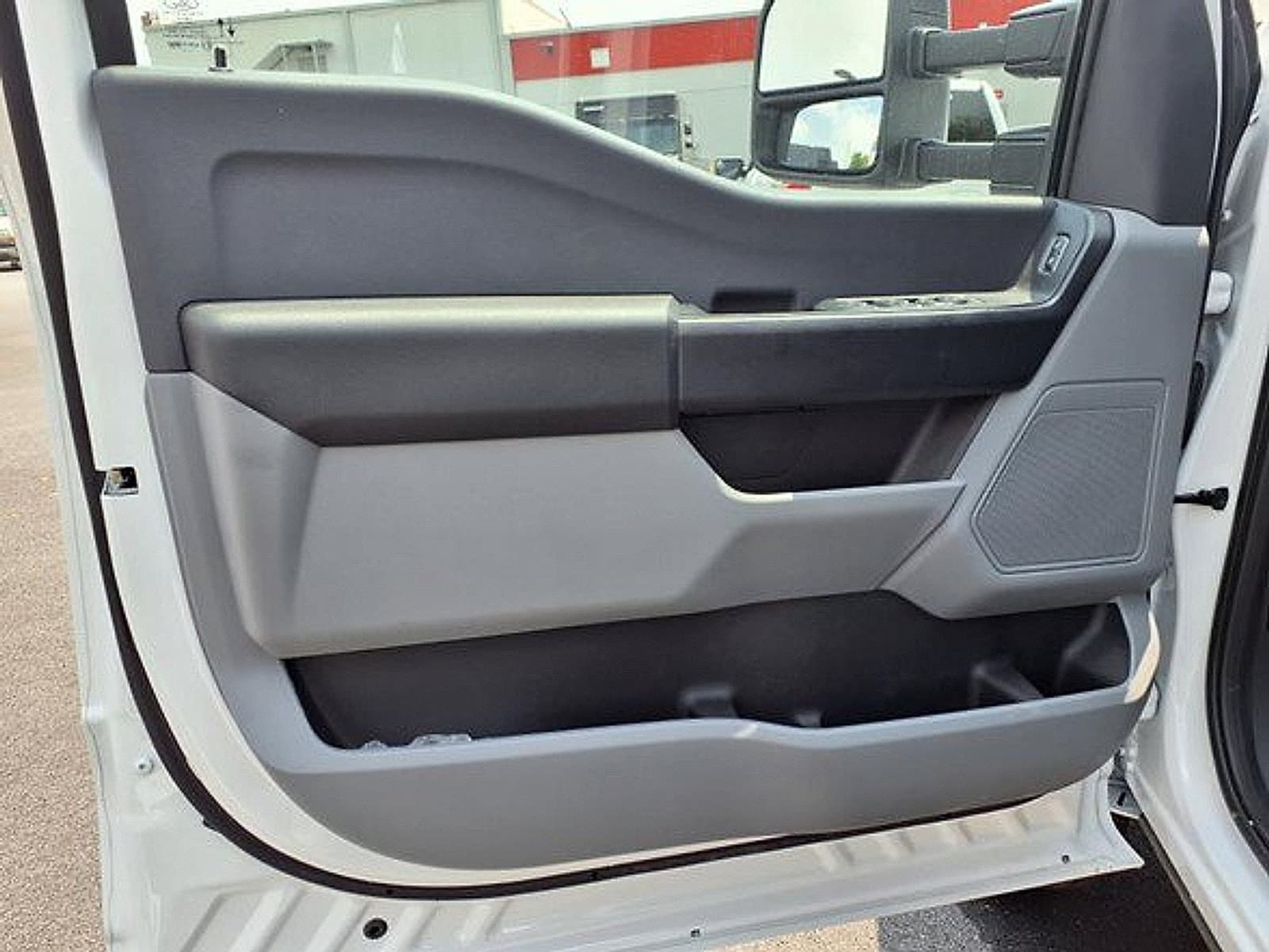 2025 Ford F-350 Super Duty Chassis Cab XL - Photo 12