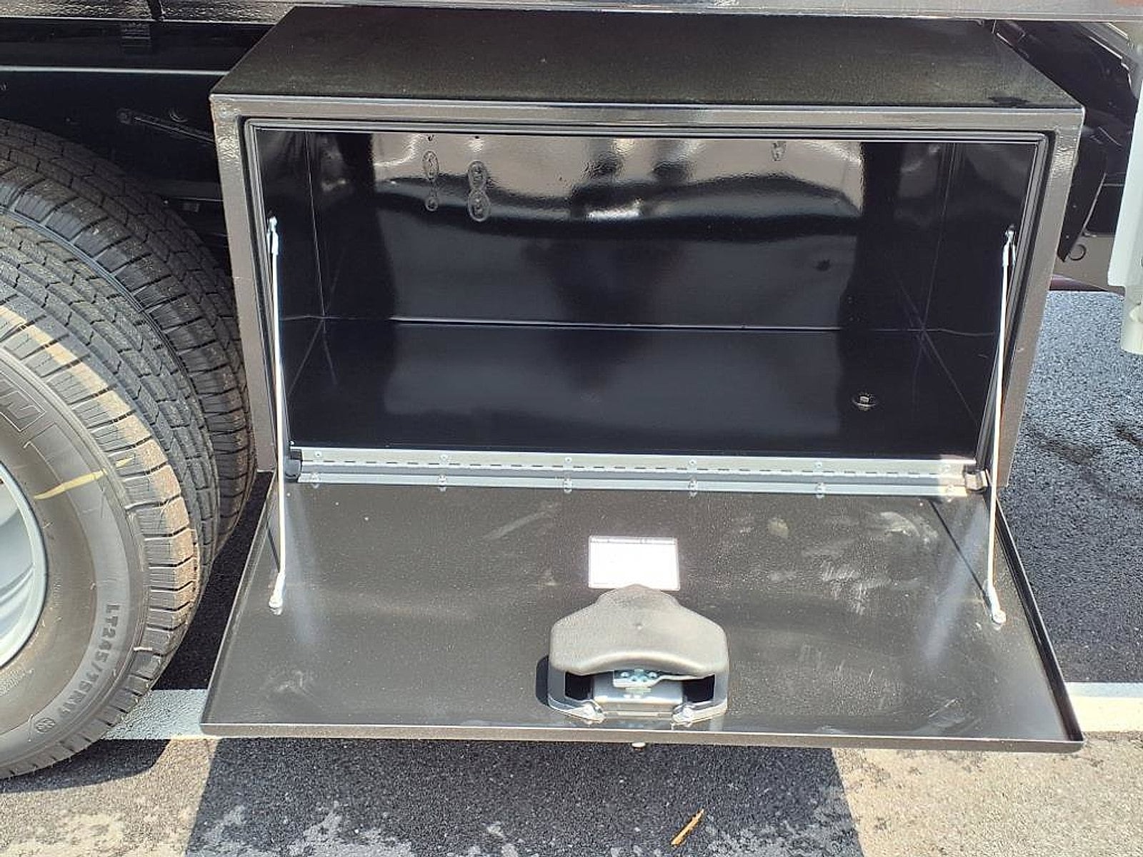 2025 Ford F-350 Super Duty Chassis Cab XL - Photo 10