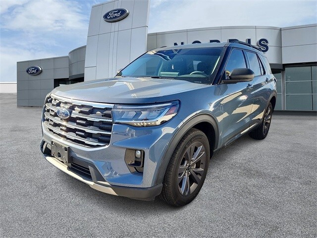 2025 Ford Explorer photo 3