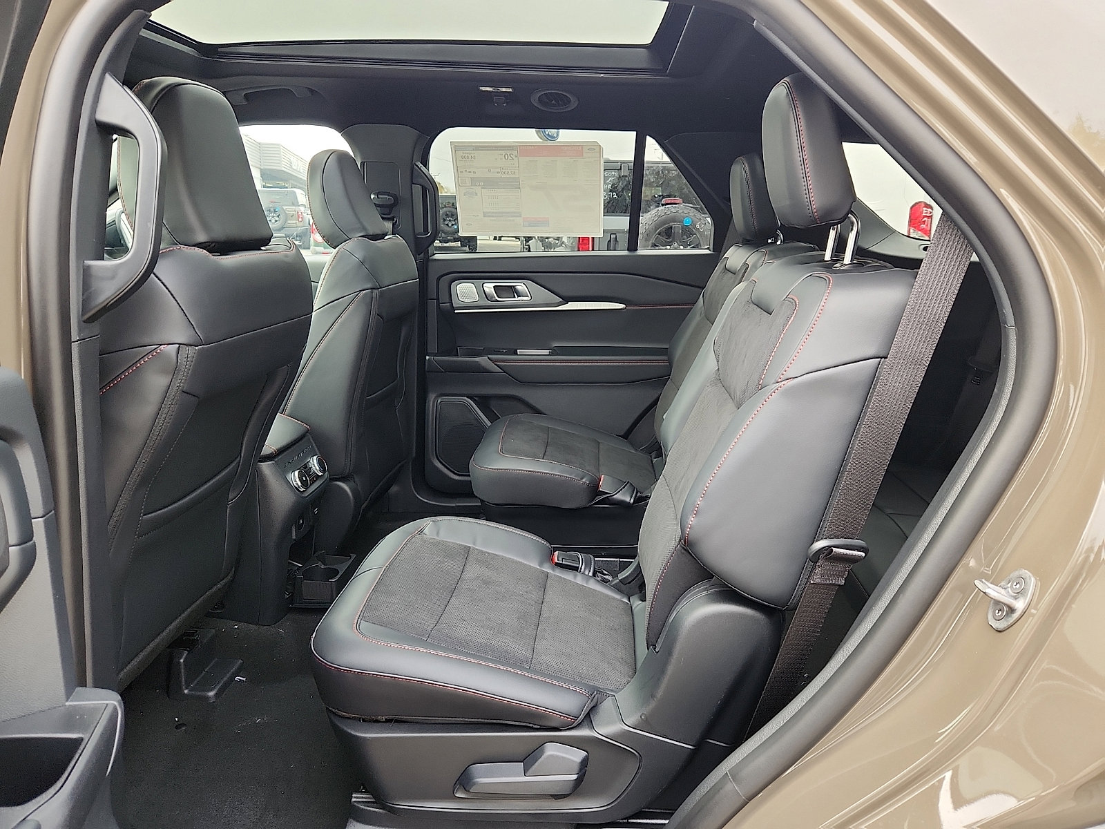 2026 Ford Explorer ST - Photo 6