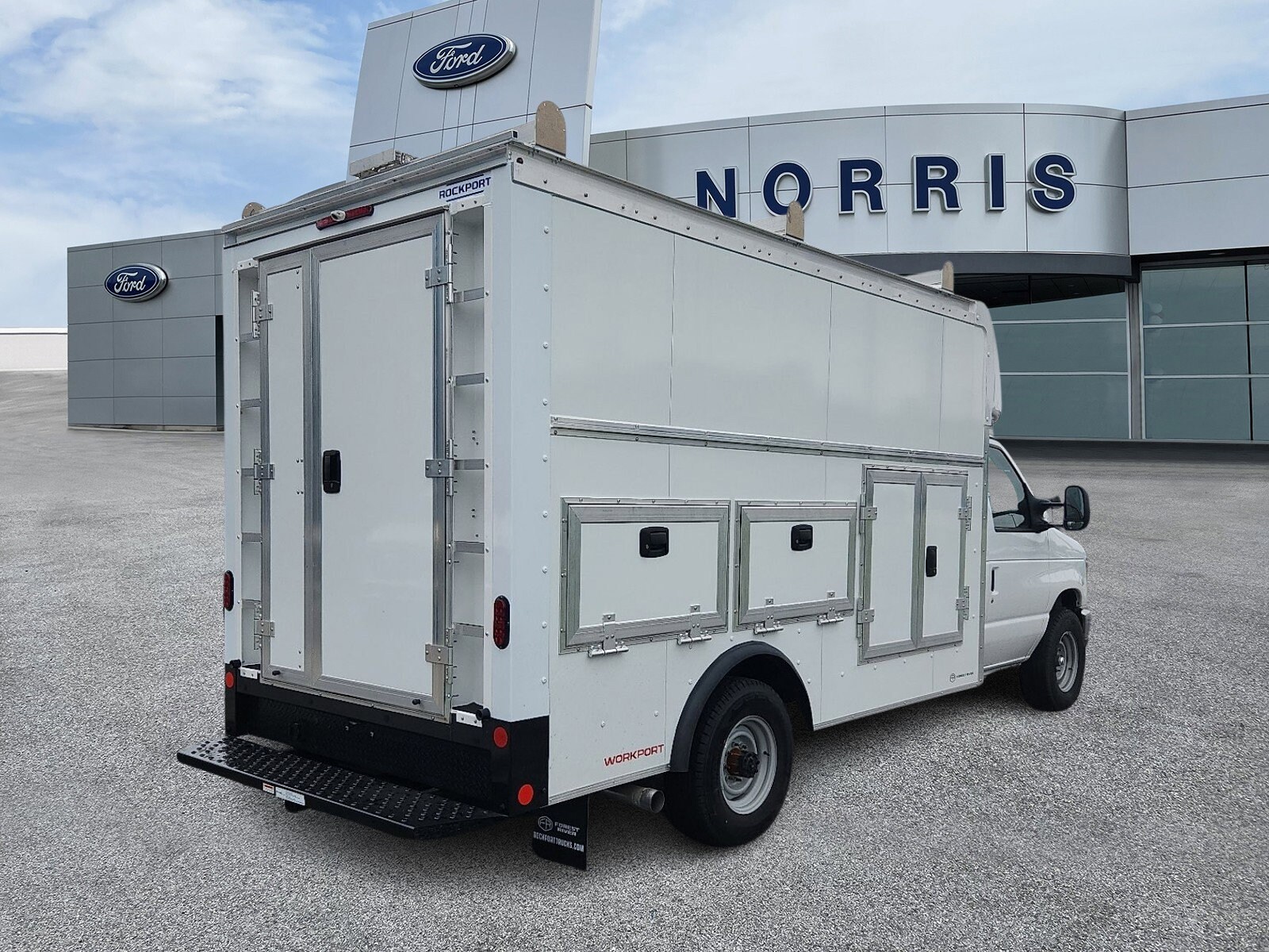 2026 Ford E-350 Base photo 3