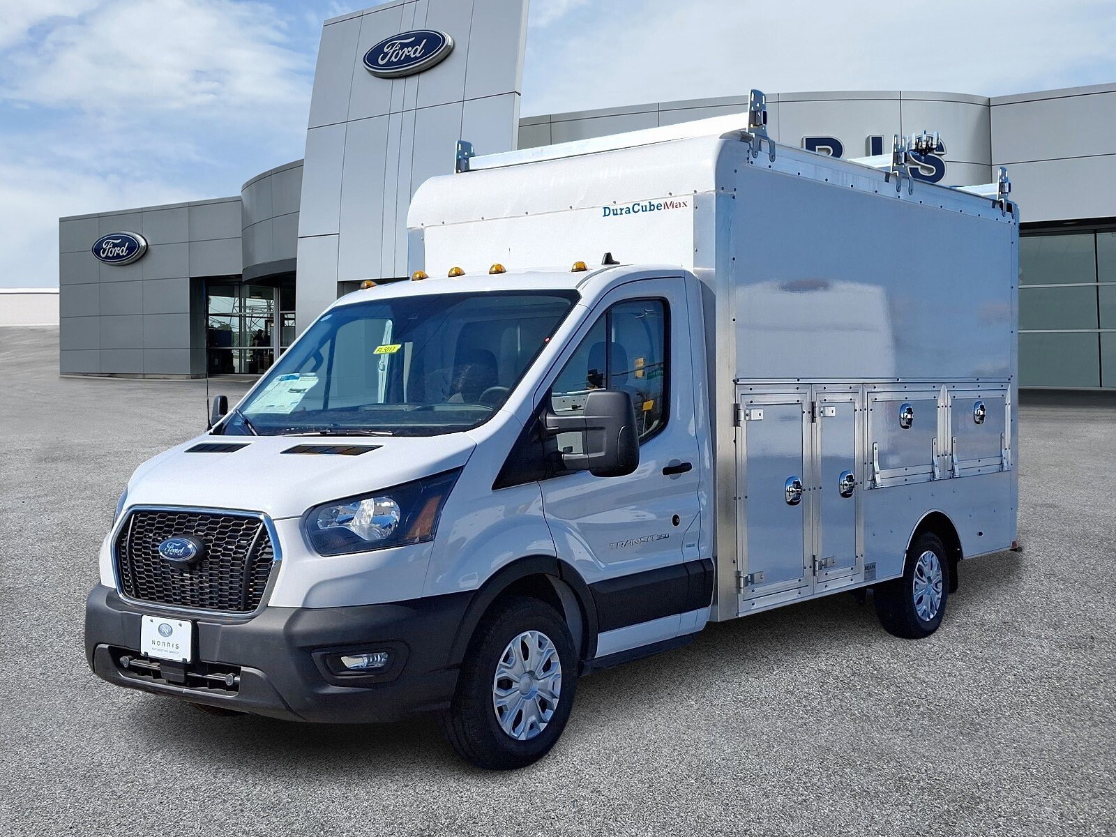 2024 Ford Transit Cutaway photo 2