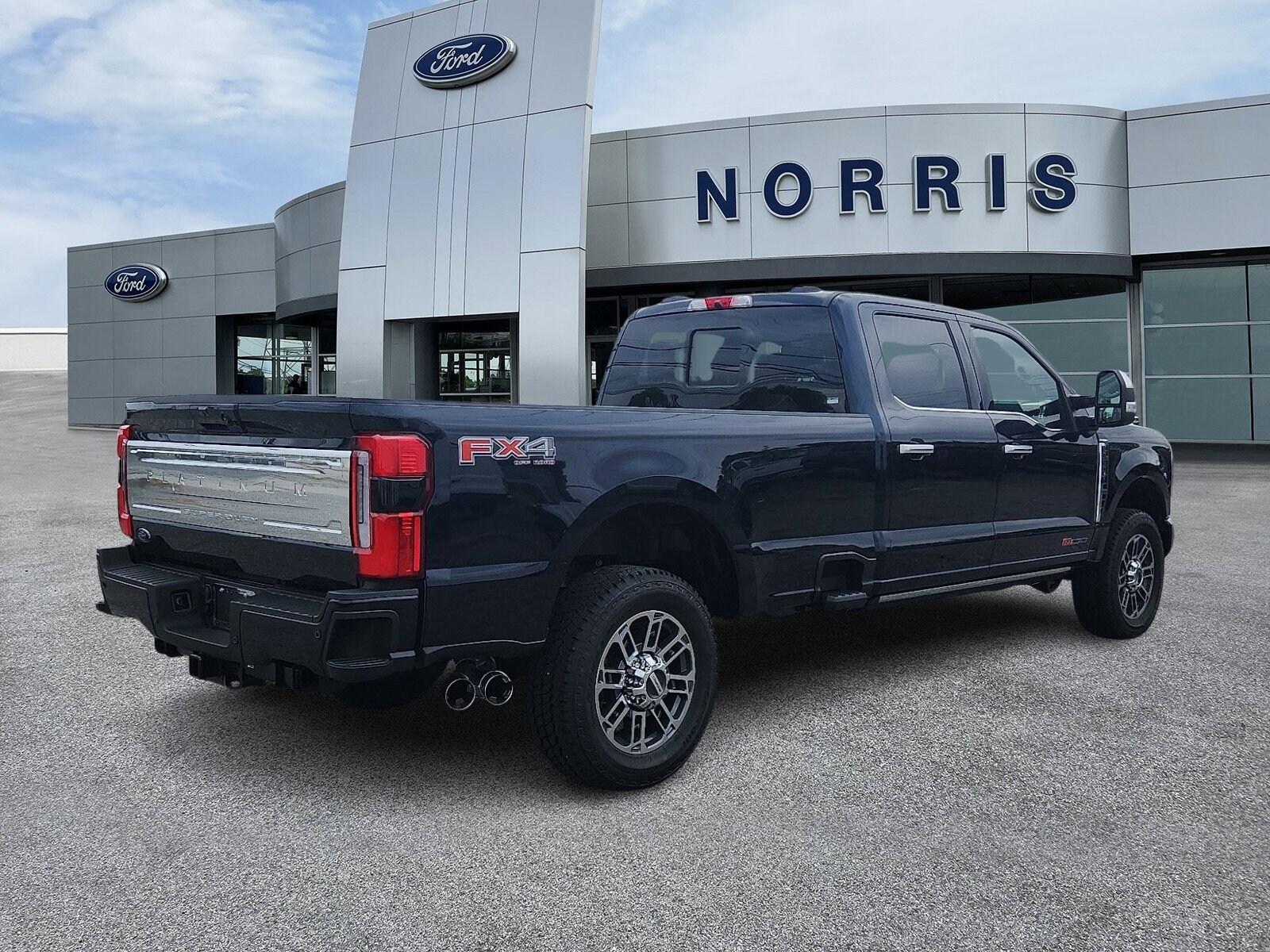 2025 Ford F-350 Platinum photo 4