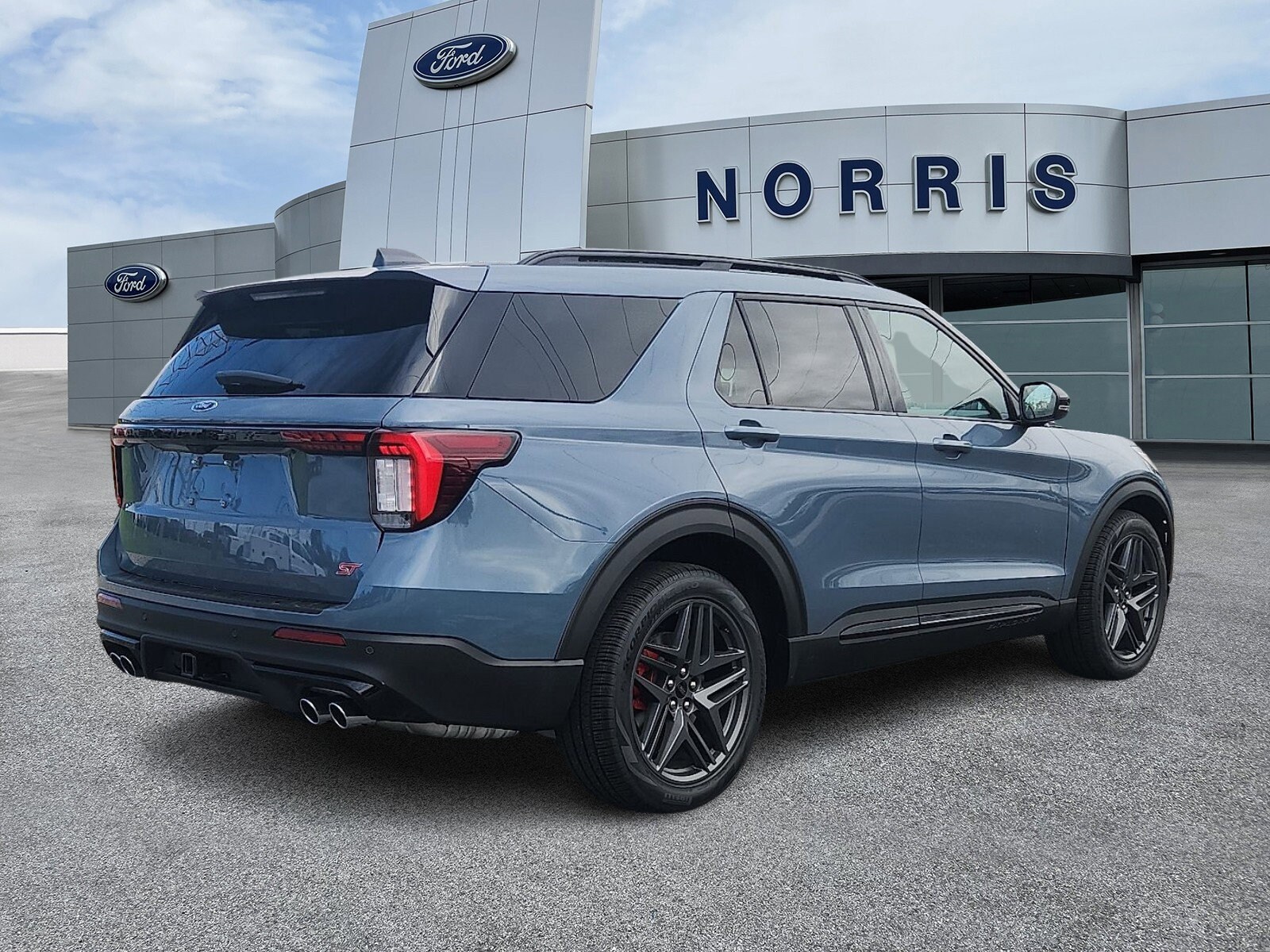 2025 Ford Explorer ST photo 3
