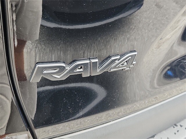 2024 Toyota RAV4 Hybrid XLE photo 2