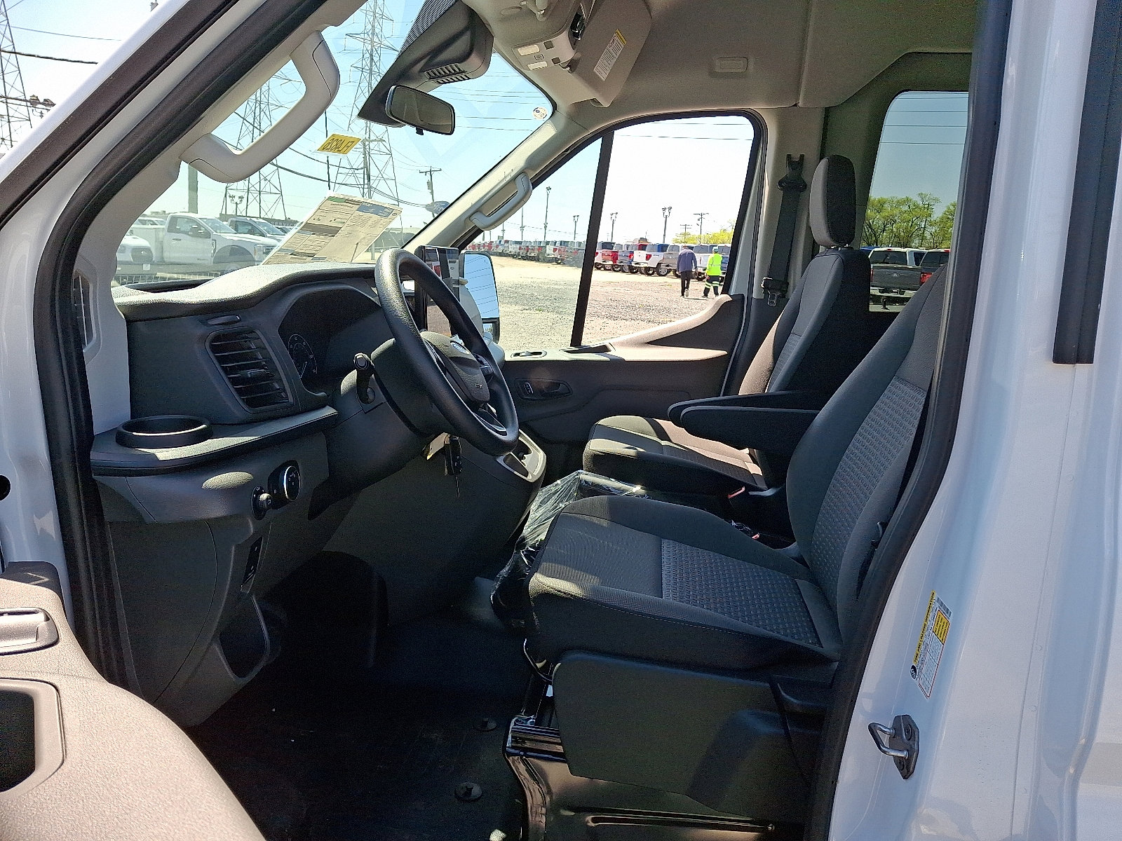 2024 Ford Transit Passenger Van XLT - Photo 7