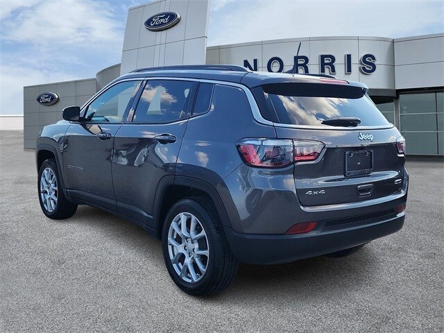 2023 Jeep Compass Latitude Lux photo 2