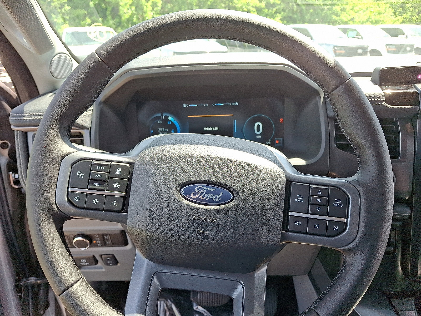 2025 Ford F-150 Lightning Flash - Photo 14