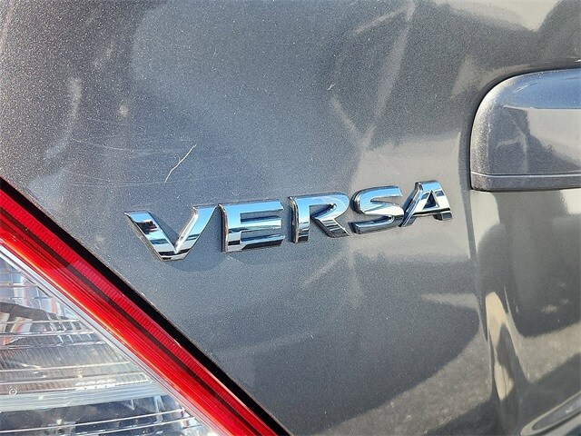 2019 Nissan Versa 1.6 S photo 2