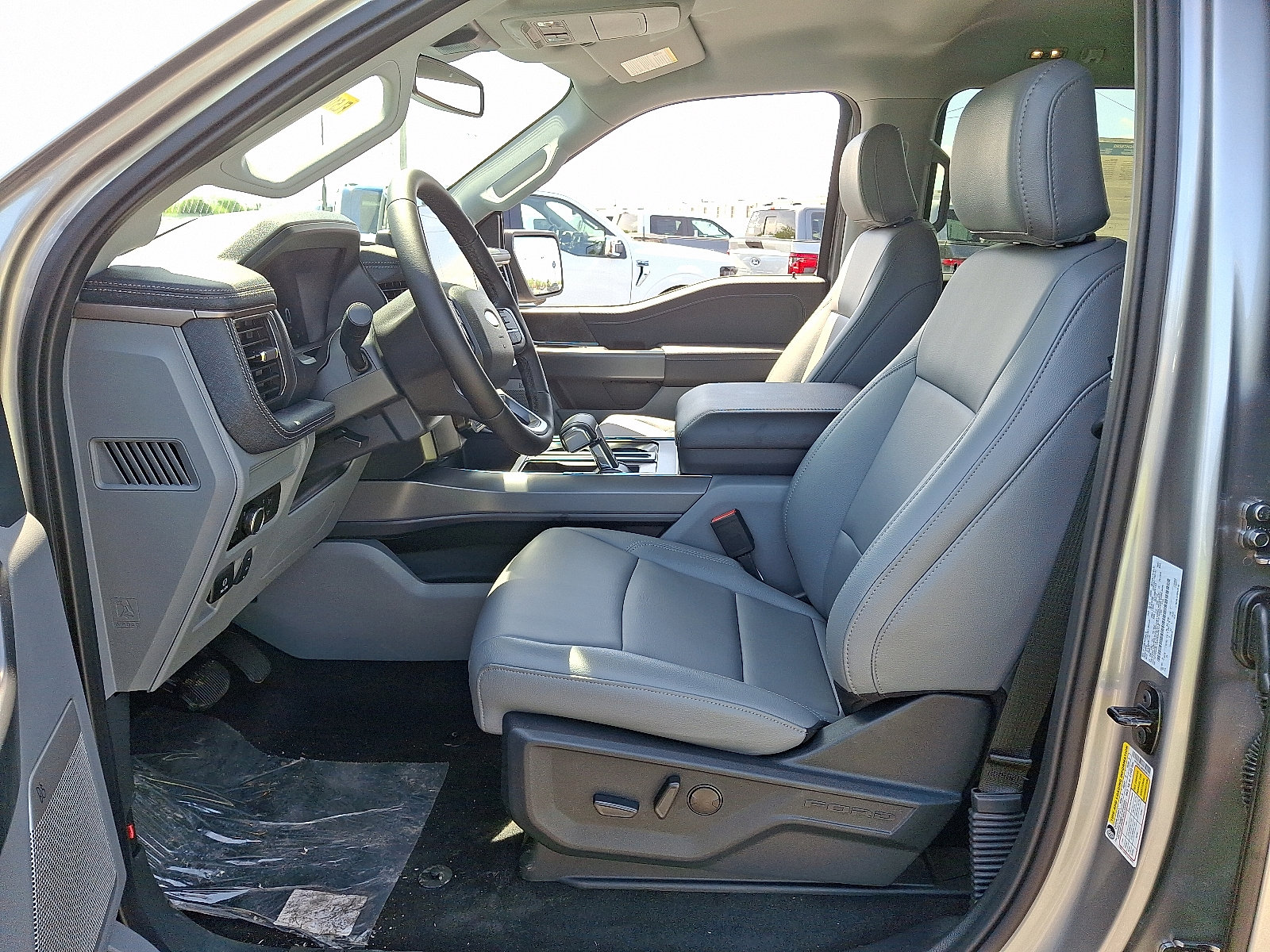 2025 Ford F-150 Lightning Flash - Photo 9