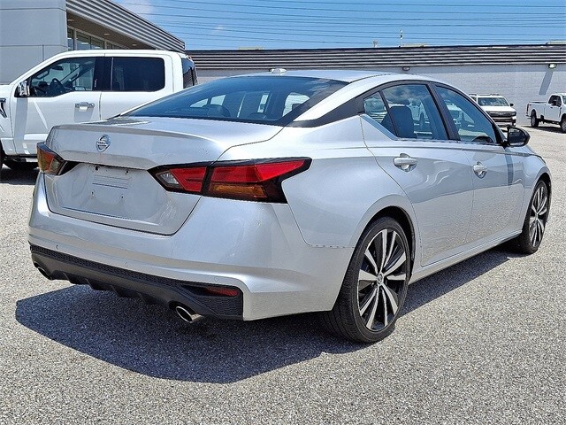2022 Nissan Altima 2.5 SR photo 4
